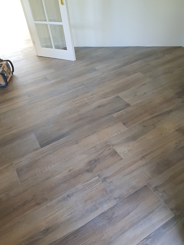 Eindresultaat: houtlook-tegelvloer
